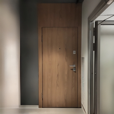 Нестандартная дверь с МДФ «орех» для квартиры Нестандартная дверь с МДФ «орех» для квартиры