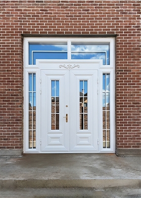 Двустворчатая белая дверь