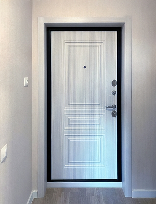 Фото установленной квартирной двери Фото установленной квартирной двери